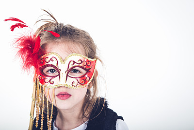 戴着面具的美丽女孩的肖像图片下载