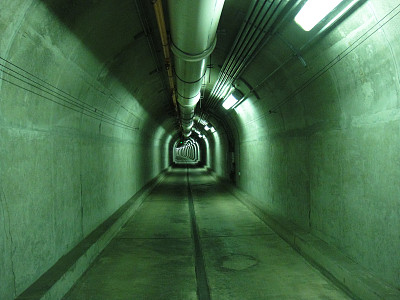 绿色工业隧道图片下载