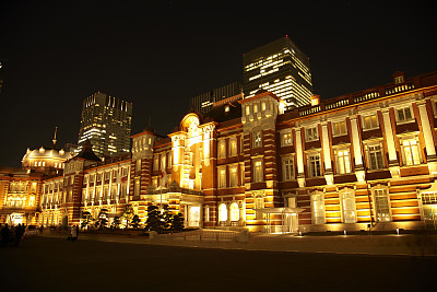 红砖照明的东京站图片下载