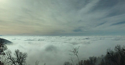 坐在云图片下载