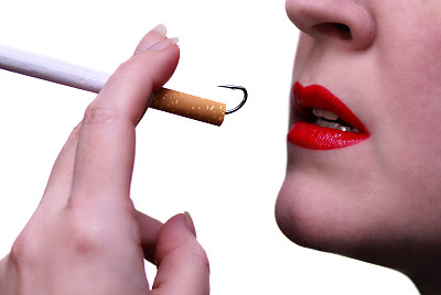 迷上了吸烟-系列图片下载