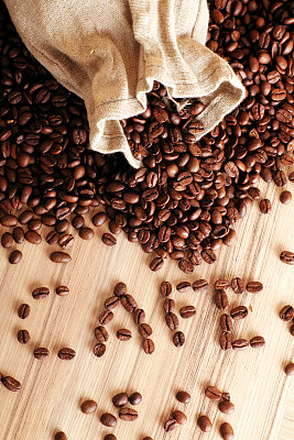 一些咖啡豆和麻袋图片下载