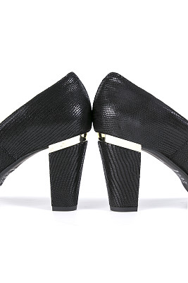 女人鞋黑色图片下载