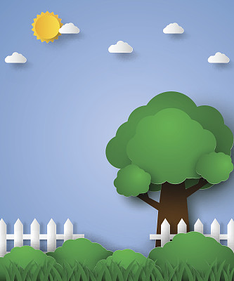 树在绿色的田野和篱笆素材图片