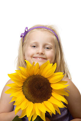 可爱的孩子拿着花微笑(向日葵)图片下载