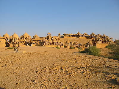 金色的墓地图片下载