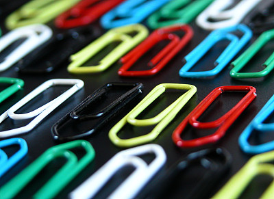 办公用品;五彩缤纷的回形针图片下载