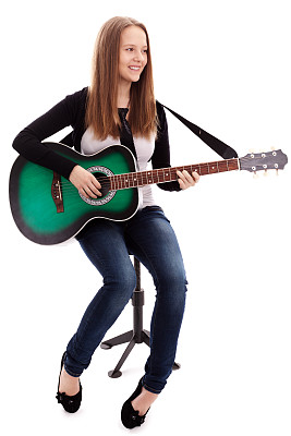 带着吉他的美丽女孩图片下载