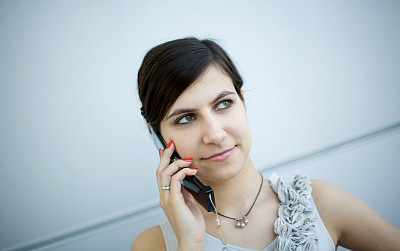 有手机的女人图片下载