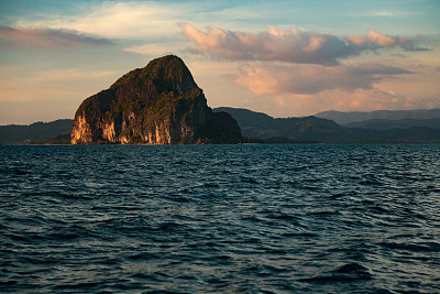 埃尔尼多日落的石灰岩地层图片下载