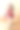 小女孩坐在桌旁，穿上了自己的鞋子图片下载