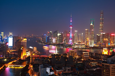 航拍鸟瞰上海外滩地标建筑背景下的夜景图片下载