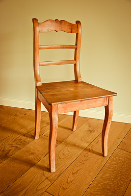 旧木椅-比德梅尔图片下载