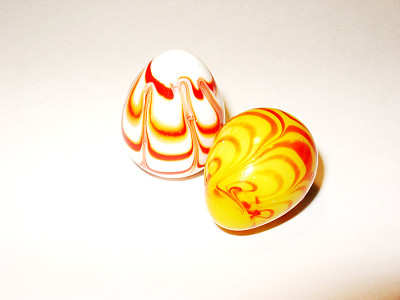 复活节彩蛋- 2个瓷蛋图片下载