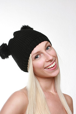 戴着针织帽的漂亮姑娘图片下载