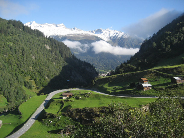 穿过山口图片下载