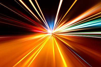 夜间高速公路的快速赛跑图片下载