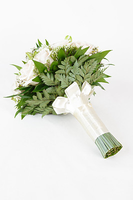 在白色背景上孤立的新娘花束的后视图图片下载