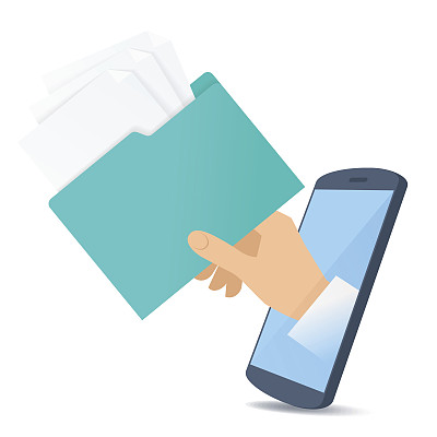 透过手机屏幕的一只手拿着一个办公文件夹。素材图片