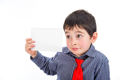 白色的男孩图片下载