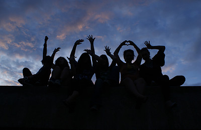 女孩的轮廓图片下载