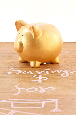 带教育储蓄理念的小猪储蓄罐图片下载