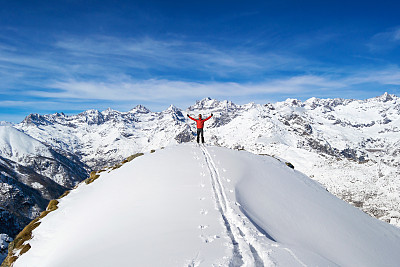 在世界之巅图片下载