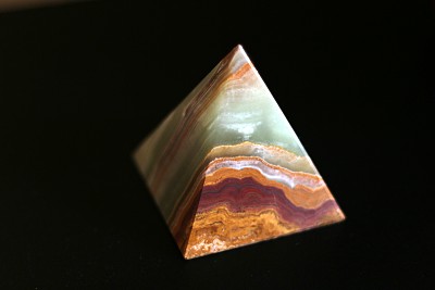 大理石的金字塔图片下载