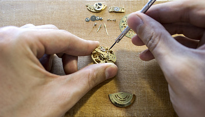 钟表匠正在重复手表图片下载