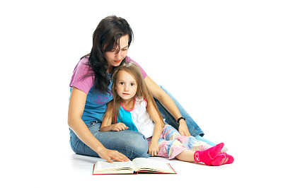 妈妈和女儿在看书图片下载