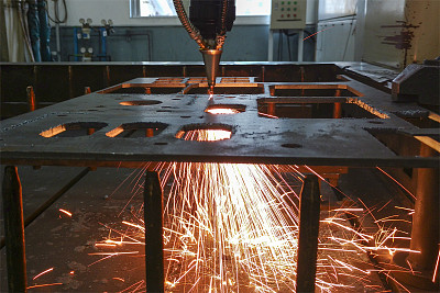 激光切割机切割金属板材时图片下载