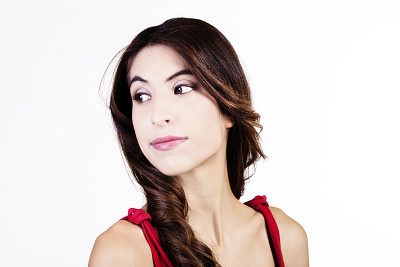 瘦削的西班牙妇女肖像看向一边图片下载