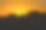 城市上空黄色的夕阳，建筑物的黑色剪影图片下载
