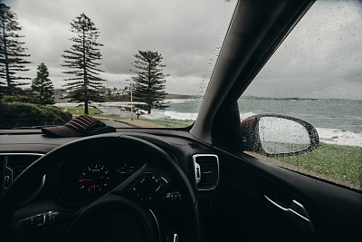 右侧驾驶室内部。图片下载