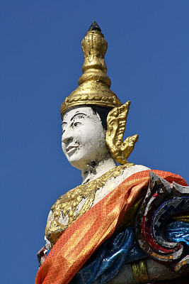 寺莱庆附近教堂的户外雕塑，图片下载