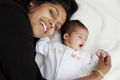 刚出生的母亲图片下载