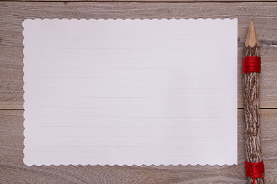 木板桌面白色信纸铅笔扁平风格模板照片图片下载