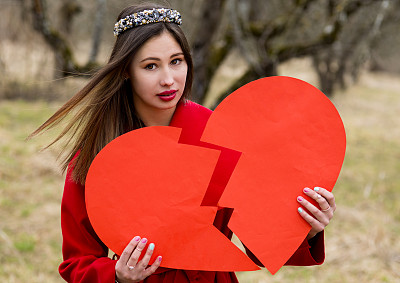 心碎的女人图片下载