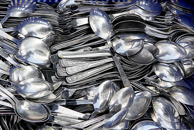 金属叉子和勺子图片下载