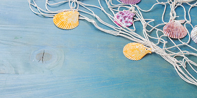 木制背景上的渔网图片下载