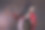 咄咄逼人的朋克女，穿着红色皮夹克图片下载