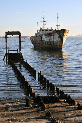 废弃的船图片下载