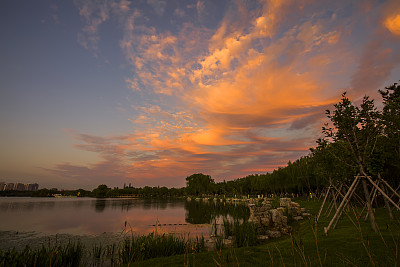 湖的夕阳和美丽的日落图片下载