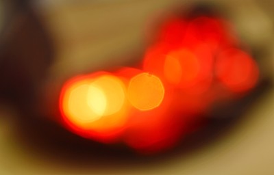 模糊的红色灯泡背景图片下载
