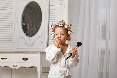 小女孩时尚达人图片下载