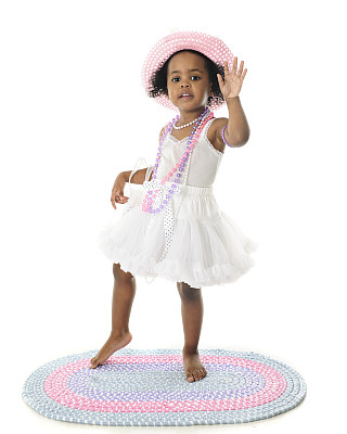 在她的衬裙里挥手图片下载