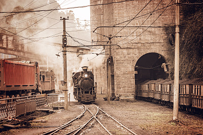 蒸汽的窄轨机车。图片下载