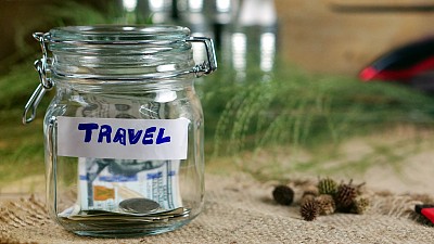 存钱和旅行。图片下载