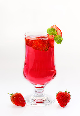 草莓汁是天然新鲜的。图片下载