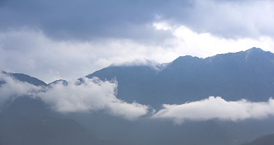 山水之间的路，云顶高原，图片下载